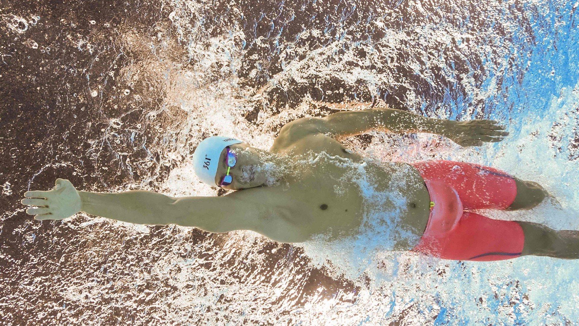 法比奥庆祝误伤张玉宁！左膝受伤引担忧，媒体人哀叹国安锋线危机