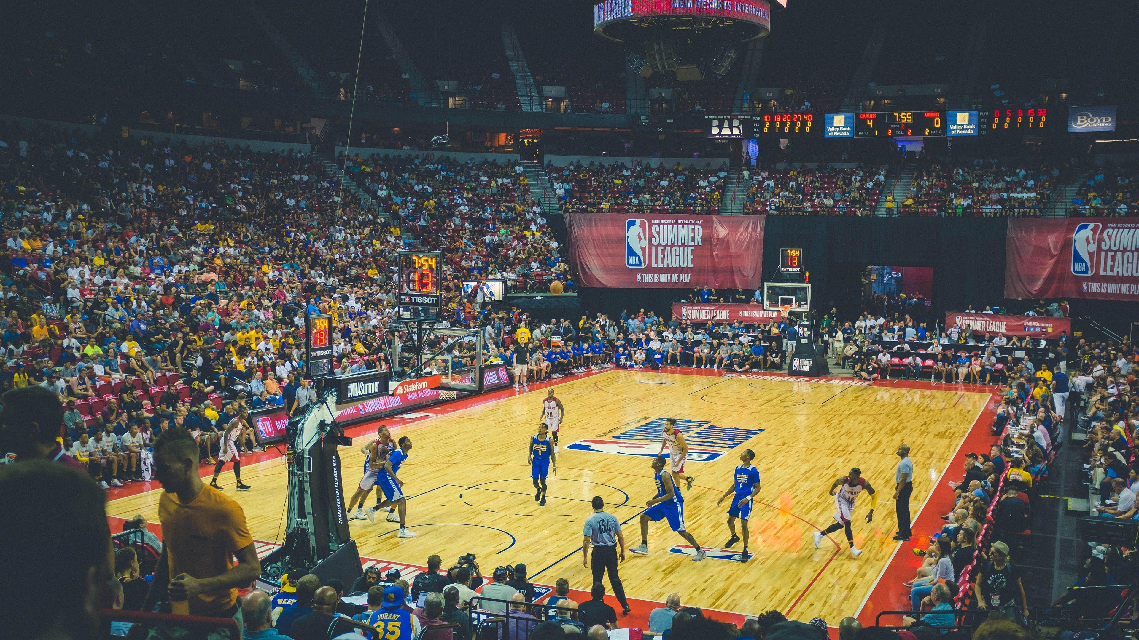 那年今日，斯通斯加盟曼城，一笔改变英超格局的签约