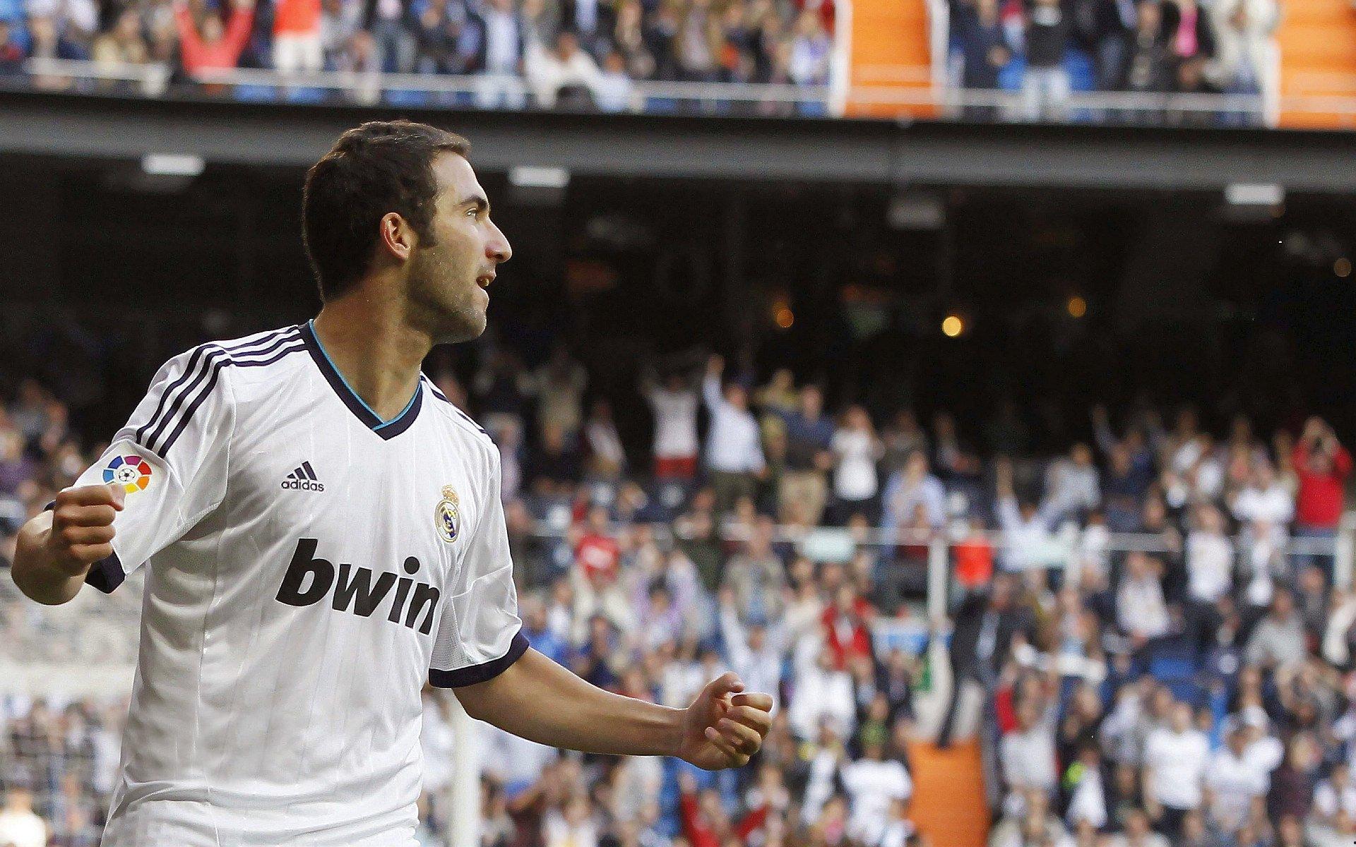 科曼盛赞德利赫特曼联征程，后防砥柱用表现叩开国家队大门